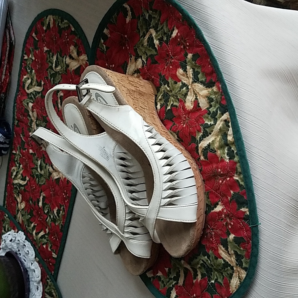 Dress shoes white